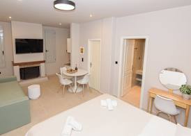 Talos Hotel Apartments 5