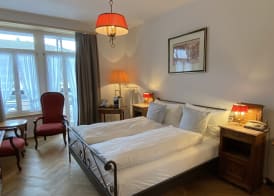 Carlton-Europe Vintage Adults Hotel 3