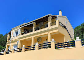 Hotel Perama 2