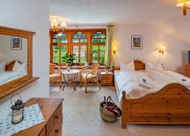 Landhotel Gut Wildberg mit Badeteich und großem Garten 5