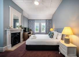 The Russell Boutique Hotel 4