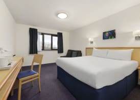 Days Inn by Wyndham Bridgend Cardiff M4 5