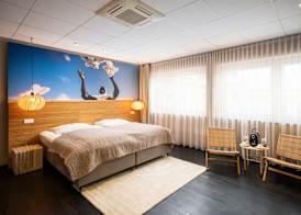 Food Hotel 4