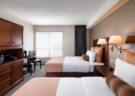 Huntingdon Hotel and Suites 4