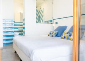 Sapphire Rooms 4