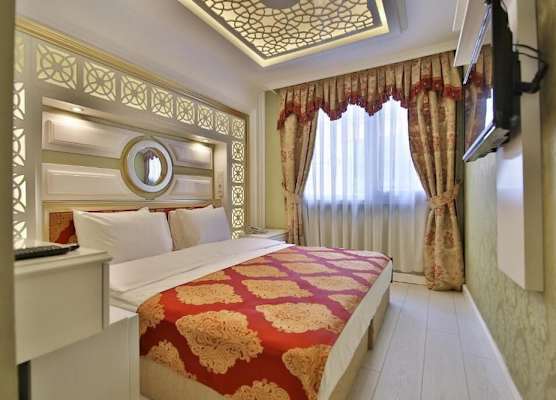 Hotel Queens Land 1