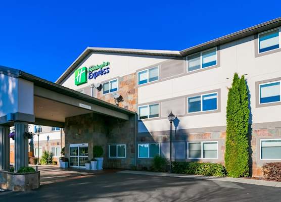 Holiday Inn Express & Suites EVERETT by IHG 1