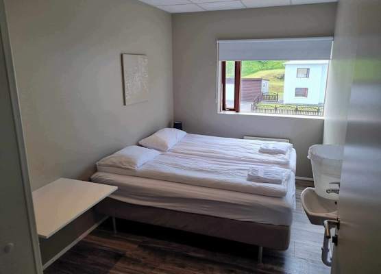Við Hafið Oceanfront Guesthouse 1