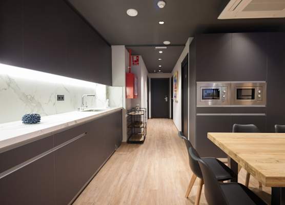 Airhostel Barcelona Airport 24h 1