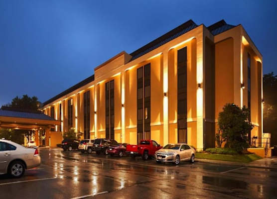 Days Inn by Wyndham Englewood Dayton Airport 1