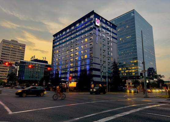 Coast Calgary Downtown Hotel & Suites by APA 1