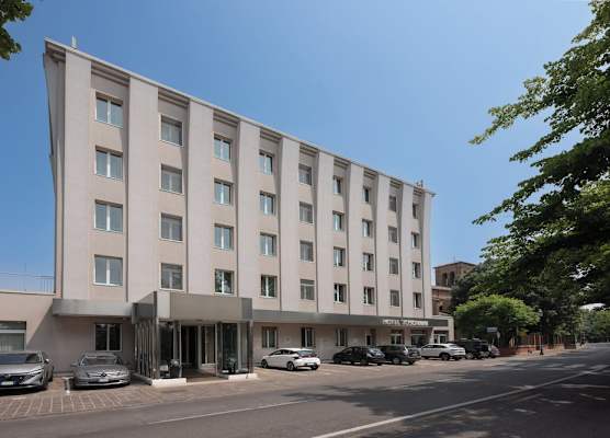 Hotel Toscanini 1