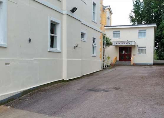 OYO Inglewood Palm Hotel, Abbey Sands Torquay 1