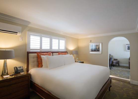 The Pillars Hotel 1