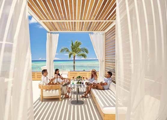 OUTRIGGER Reef Waikiki Beach Resort 1