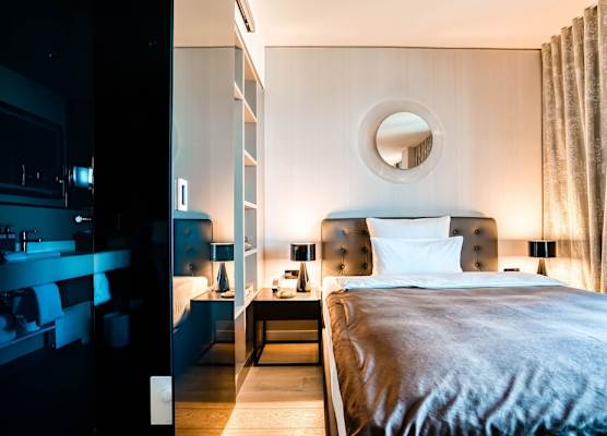 CLOUD No7 APARTMENTS - The Original 1