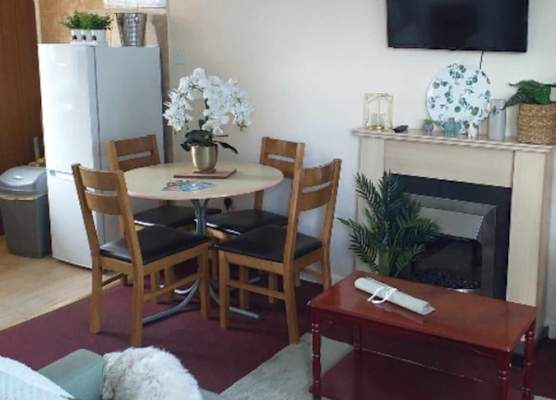 2 Bed Chalet Sleeps 5 - Pets Parking Near Beach 1