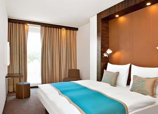 Motel One Salzburg-Mirabell 1