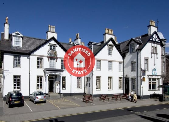 Burnett Arms Hotel 1