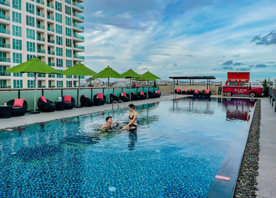 GLOW Pattaya 1
