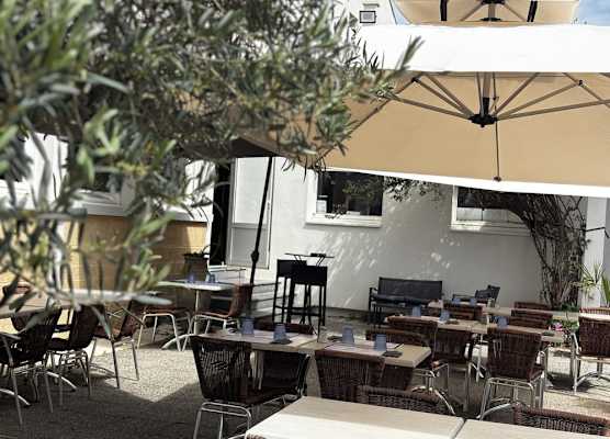 Hôtel Restaurant La Plage 1