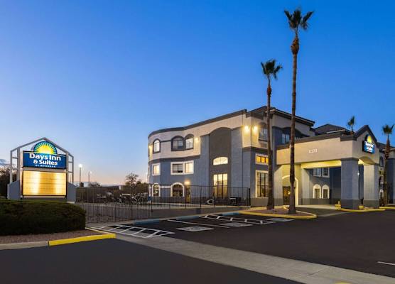Days Inn & Suites by Wyndham Tucson/Marana 1