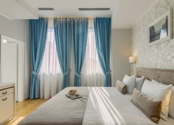 New Era Hotel Old Town Vibrant Nightlife Zone - parking with fee nearby - NOT at the hotel ! 1