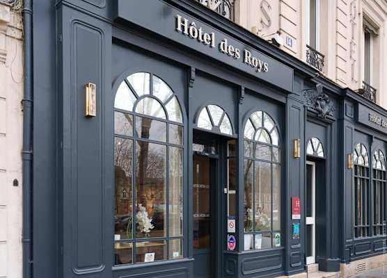 A l'Hôtel Des Roys 1