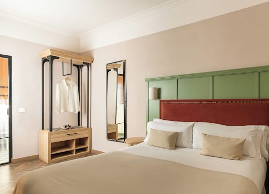 Honest Sevilla Hotel 1