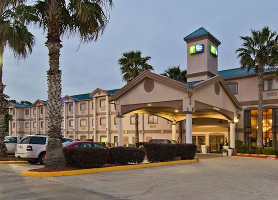 Holiday Inn Express & Suites LAKE CHARLES by IHG 1