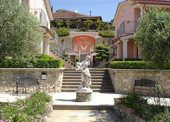 Hotel Ristorante Borgo La Tana 1
