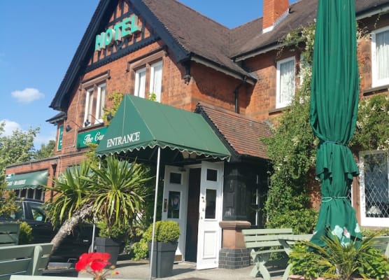 The Carre Arms Hotel & Restaurant 1