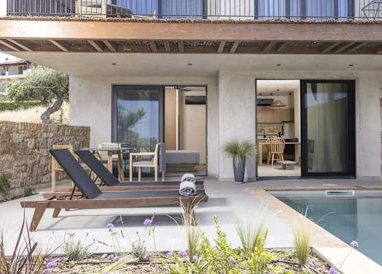 Pnoes Luxury Suites 1