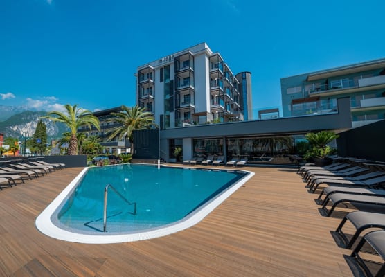 Lake Front Hotel Mirage 1