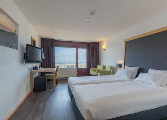 Leonardo Hotel IJmuiden Seaport Beach 1