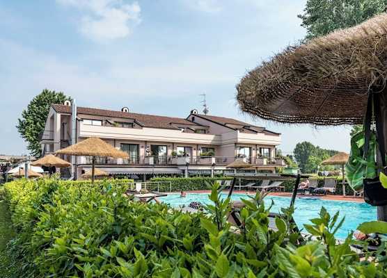 Yachting Hotel Mistral 1