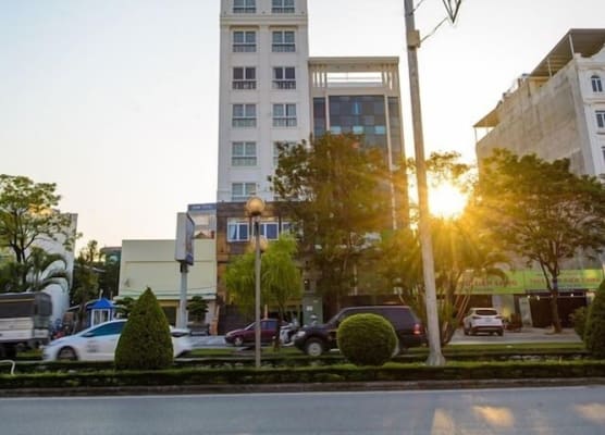 THE SHINE HOTEL 1