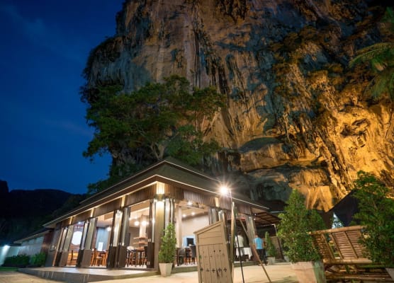 Tonsai Bay Resort 1