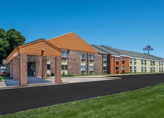 Sunset Inn & Suites - Lincoln Airport 1