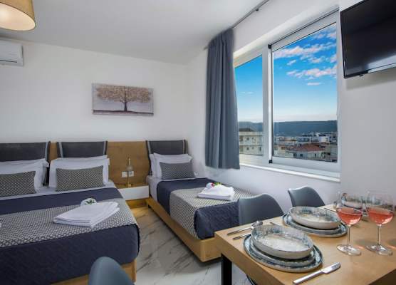 Deluxe City Hotel 1
