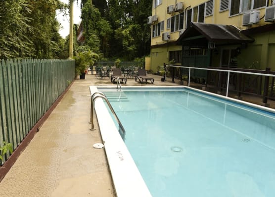 Pineapple Court Hotel 1