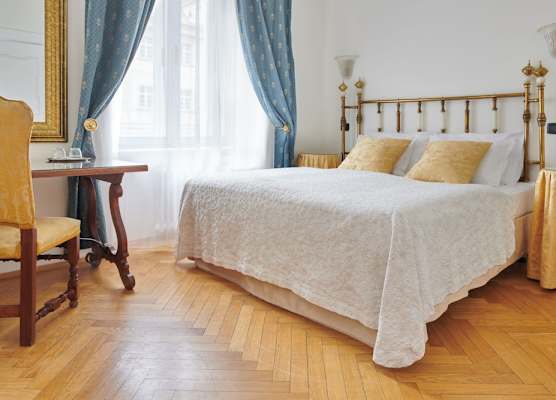 Charles Bridge Palace 1