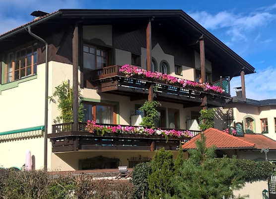 Dietrichsteinerhof Apartments & Rooms 1