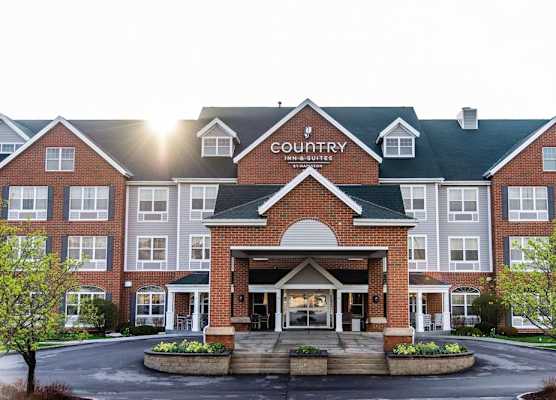 Country Inn & Suites by Radisson, Milwaukee West Brookfield , WI 1