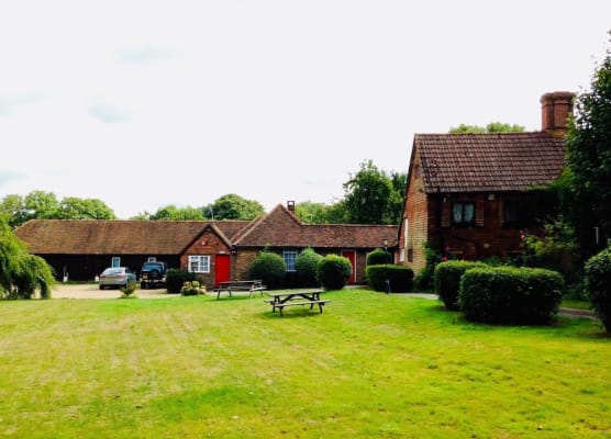 Oldlands Farmhouse Gatwick 1