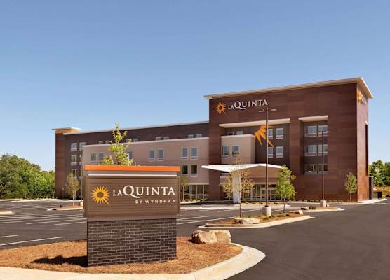 La Quinta Inn & Suites by Wyndham Braselton 1