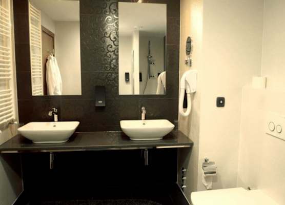 Emerald Hotel 1