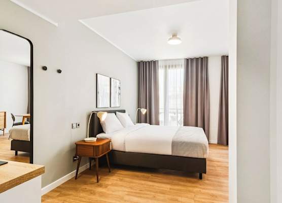 Limehome Piraeus Port 1