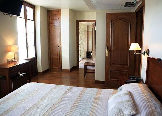 Hostal Antxitonea 1