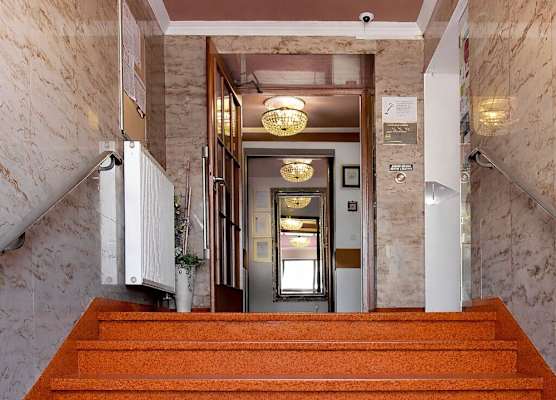 TIPTOP Hotel Burgschmiet Garni 1